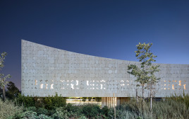 הספרייה הלאומית (צילום: Laurian Ghinitoiu)