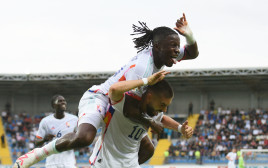 שחקני נבחרת בלגיה חוגגים את שער היתרון מול אזרבייג'אן (צילום: Getty Images)