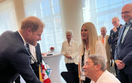 הנסיך הארי יחד עם יו״ר ארגון נכי צה״ל עו״ד עידן קלימן (צילום: ארגון נכי צה"ל)