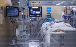 מחלקת קורונה בבית חולים (צילום: AFP via Getty Images)