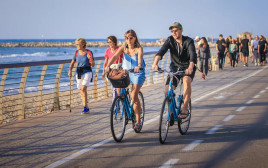 טיול אופניים בתל אביב (צילום: ShutterStock)