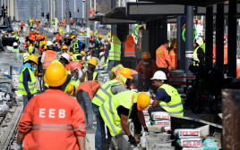 עבודות הרכבת הקלה בציר ז'בוטינסקי, 29 באפריל 2021 (צילום: ראובן קסטרו)