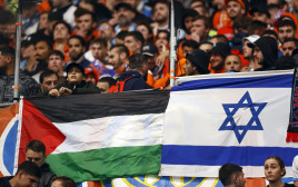דגל פלסטין לצד דגל ישראל (צילום: GettyImages, ANP via Getty Images)