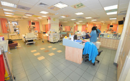 מחלקת טיפול נמרץ בבית החולים לגליל, ארכיון (צילום: רוני אלברט)