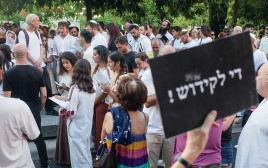 תפילת יום הכיפורים בכיכר דיזינגוף (צילום: איתי רון, פלאש 90)