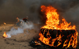 הפרות הסדר בגבול רצועת עזה (צילום: REUTERS/Mohammed Salem)