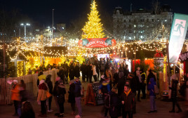 שוק חג המולד בציריך (צילום: REUTERS/Arnd Wiegmann)