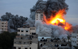 הפלת בניין פלסטין בעזה - חרבות ברזל (צילום: מג'די פתחי/TPS)