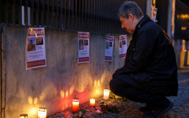 עמדת זיכרון לזכר הנרצחים בברלין (צילום: REUTERS/Liesa Johannssen)