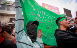 תומכי ארגון הטרור חמאס (צילום: Nasser Ishtayeh/Flash90)