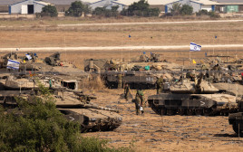 כוחות הצבא בגבול עזה (צילום: Yonatan Sindel/Flash90)