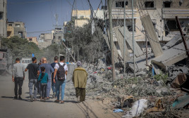 פלסטינים בעזה  (צילום: Atia Mohammed/Flash90)