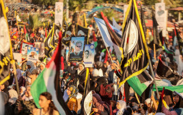הפגנות נגד ישראל ברצועת עזה (צילום:  Atia Mohammed/Flash90)