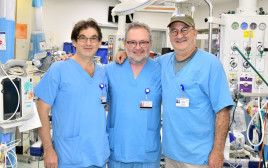 מימין: ד"ר פרופטה, פרופ' זלצמן וד"ר קיסין (צילום: רוני אלברט)