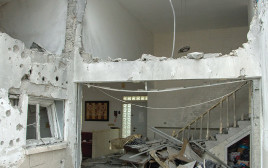 בית שפגעה בו רקטה באשקלון (צילום: אדי ישראל, פלאש 90)