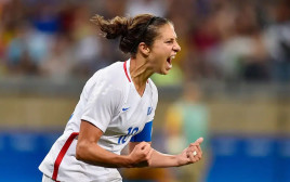 שחקנית נבחרת ארצות הברית בכדורגל נשים קרלי לויד (צילום: GettyImages)
