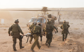 חילוץ חיילים על ידי לוחמי יחידה 669 (צילום: דובר צה"ל)