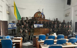 לוחמי גולני בפרלמנט חמאס בעזה (צילום: שימוש לפי סעיף 27א')