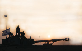 חיילי מילואים בגבול עזה (צילום: יונתן זינדל, פלאש 90)