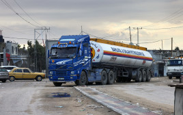 משאית דלק במעבר רפיח (צילום: AFP via Getty Images)
