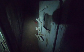 דלת ההדף שצה"ל חדר במנהרת הטרור של חמאס מתחת לבית החולים שיפא בעזה (צילום: דובר צה"ל)