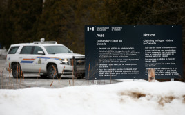 מעבר הגבול בין קנדה לארה"ב (צילום: REUTERS/Chris Wattie)