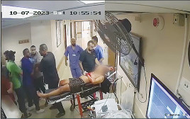 חטופים מובל בבית חולים שיפא (צילום: דובר צה"ל)