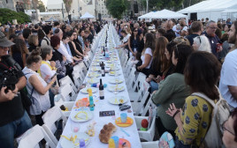 כיכר החטופים בתל אביב  (צילום: אבשלום ששוני)