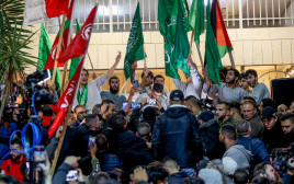אסירים פלסטינים משוחררים ברמאללה (צילום: פלאש 90)