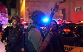 תיעוד מפעילות השוטרים אמש בעיסאוויה (צילום: דוברות משטרת ישראל)