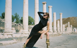 מעצבת האופנה הישראלית אסיה (צילום: דודי חסון)