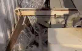 מכונת האריגה בה הוסלק האמל"ח (צילום: צילום מסך, דוברות המשטרה)