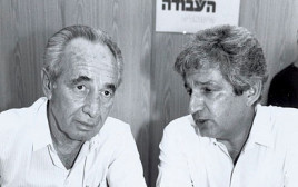 דוד ליבאי עם שמעון פרס (צילום: ראובן קסטרו)