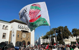 הפגנה פרו פלסטינית במרוקו (צילום: REUTERS/Ahmed El Jechtimi)