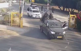 חדירת מחבלי חמאס לקיבוץ רעים (צילום: צילום מסך)