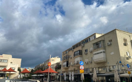 מזג אוויר מעונן חלקית בתל אביב (צילום: אבשלום ששוני)