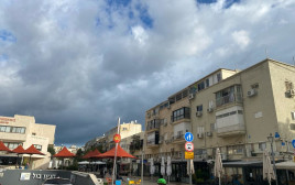 מזג אוויר מעונן חלקית בתל אביב (צילום: אבשלום ששוני)