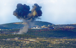 עשן מיתמר בגבול לבנון (צילום: איל מרגולין, פלאש 90)