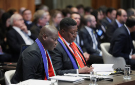 הנציגים מדרום אפריקה בבית הדין בהאג (צילום: REUTERS/Thilo Schmuelgen)