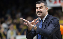 מאמן אנאדולו אפס ארדם צ'אן (צילום: GettyImages, Inaki Esnaola/Euroleague Basketball)