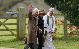 המלך צ'ארלס השלישי חוזר מבית החולים (צילום: Cover Media via Reuters Connect)