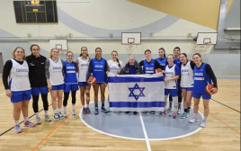 ינצחו את האיריות? נבחרת הנשים של ישראל בכדורסל (צילום: Renars Koris)