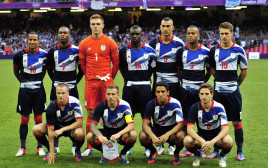 נבחרת הכדורגל של בריטניה במשחקי לונדון 2012 (צילום: GettyImages, GLYN KIRK/AFP)