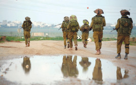 חיילים בעזה (צילום: יוסי זמיר פלאש  90)