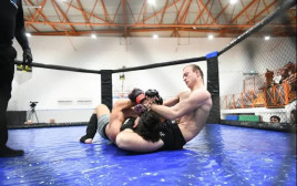 שמר על התואר. ליהוא הררי (צילום: אתר רשמי, יפעת ירושלמי, איגוד ה-MMA בישראל)