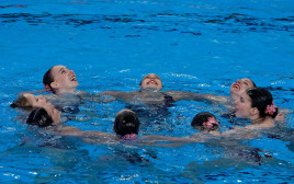 נבחרת השחייה האומנותית של ישראל באליפות העולם בקטאר (צילום: אתר רשמי, סימונה קסטרווילארי, איגוד השחייה)