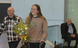 אנסטסיה גורבנקו בישראל, אחרי הזכייה במדליה באליפות העולם בקטאר (צילום: אבי רוקח)