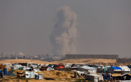 תקיפה ברפיח (צילום: REUTERS/Ibraheem Abu Mustafa)