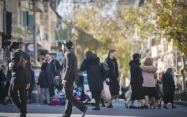 חרדים ברחוב במאה שערים אילוסטרציה (צילום: חיים גולדברג, פלאש 90)