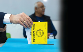 קלפי בבחירות המקומיות באשדוד (צילום: לירון מולדובן, פלאש 90)